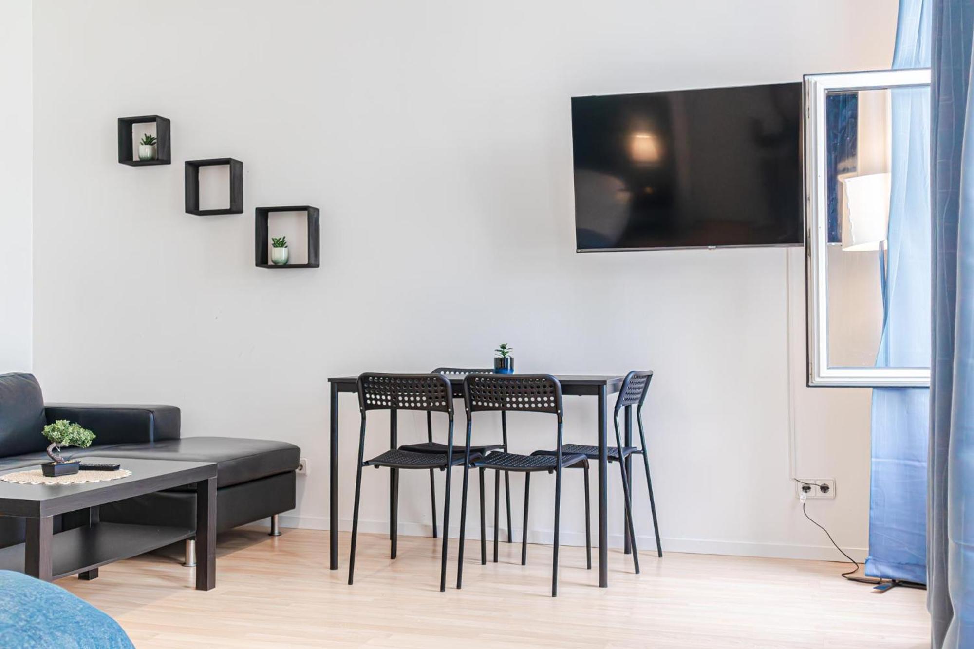 Apartament Comfortable Living: 1br W/ Private Garden