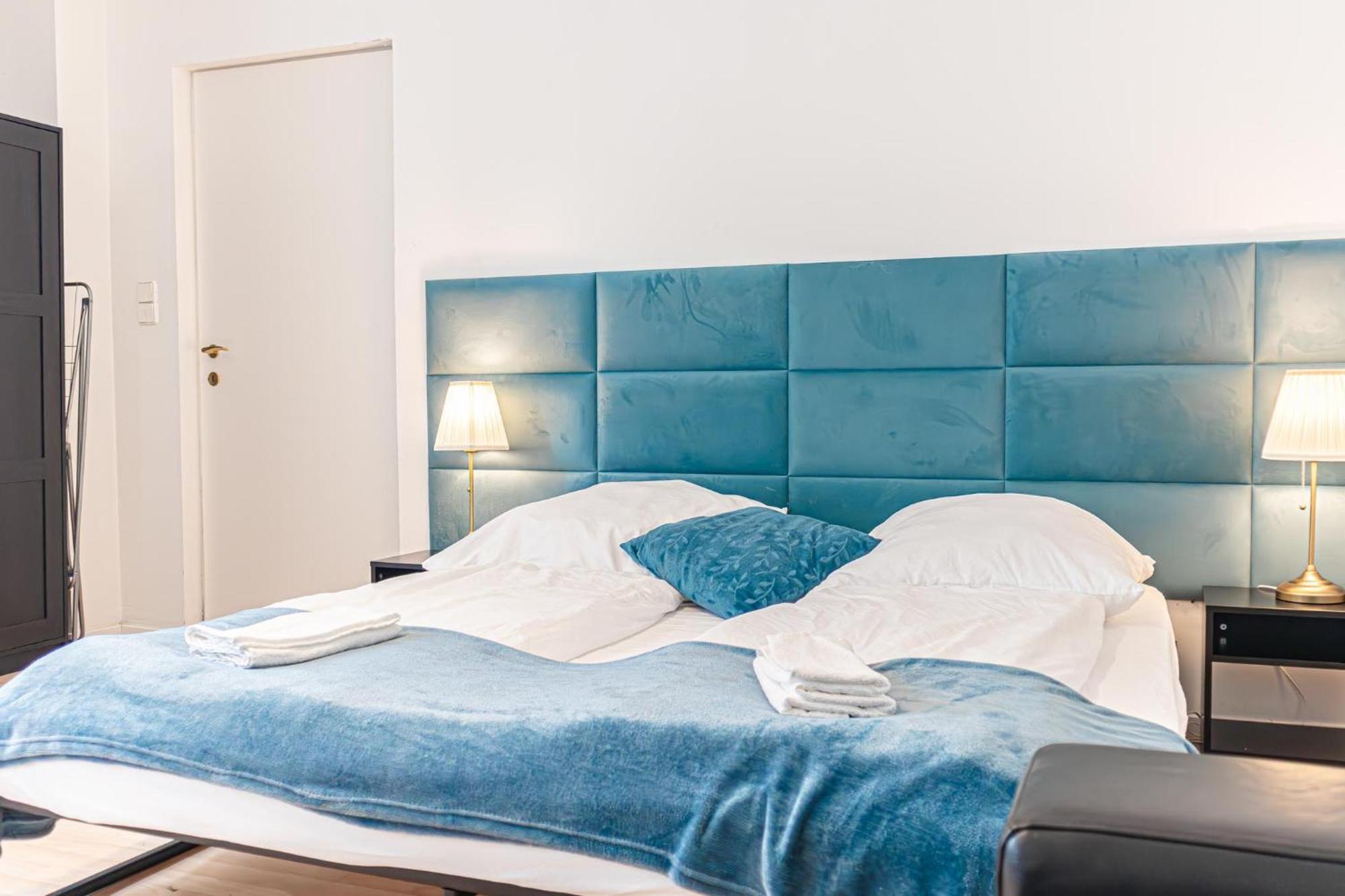 Apartament Comfortable Living: 1br W/ Private Garden *