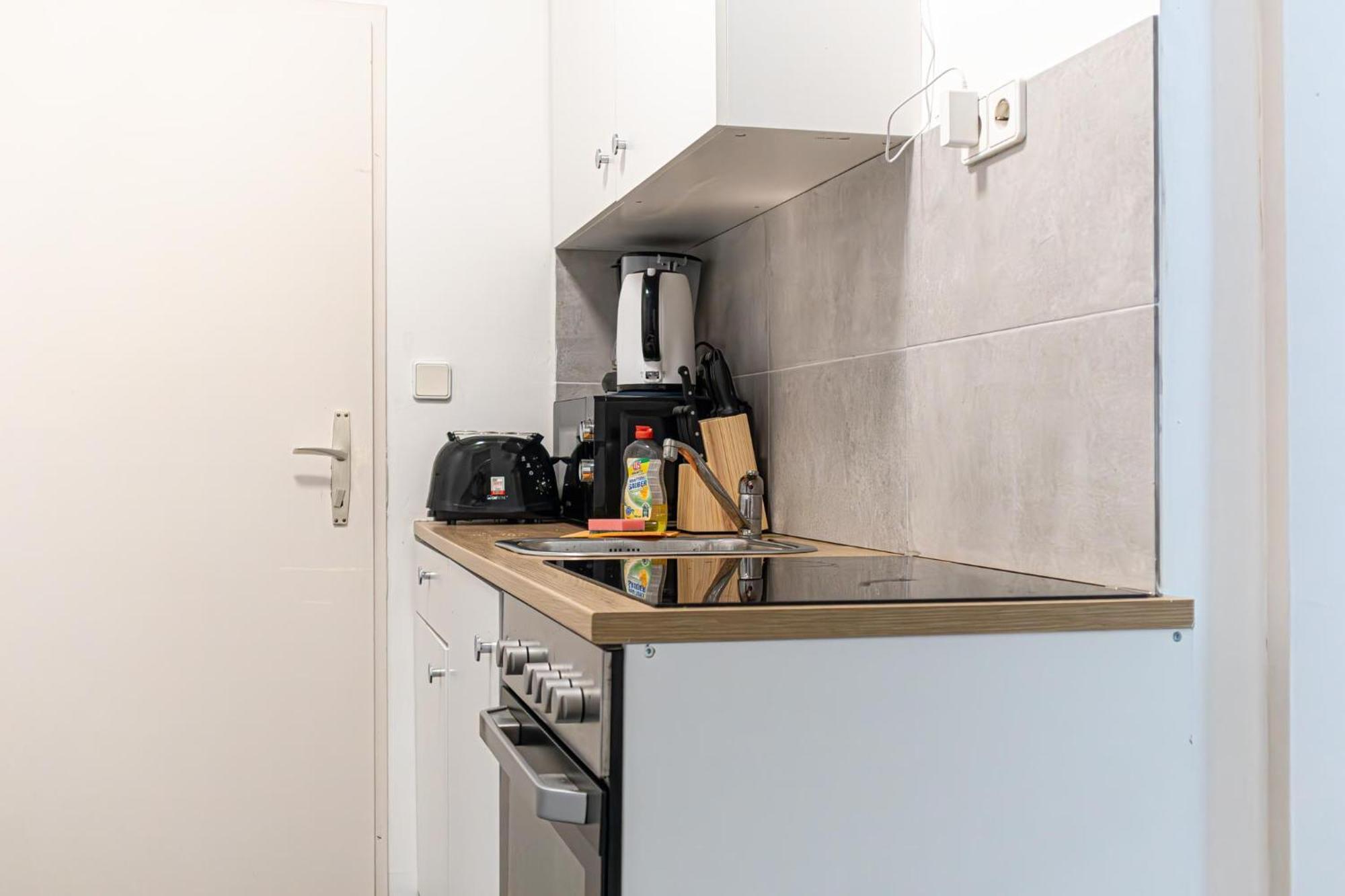 Apartament Comfortable Living: 1br W/ Private Garden