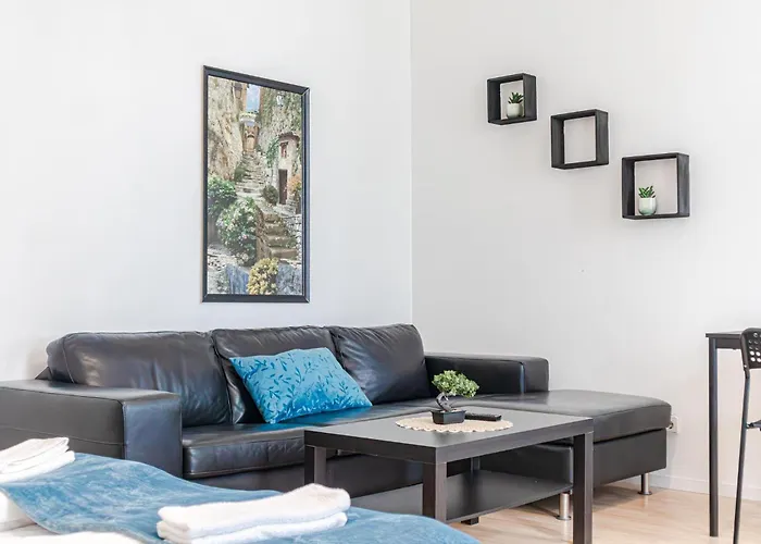 Comfortable City Living: 1Br W/ Private Garden