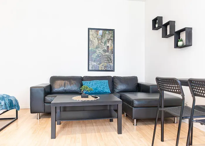 Comfortable City Living: 1Br W/ Private Garden